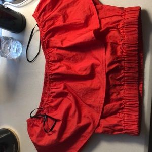 I’m selling a cute red top